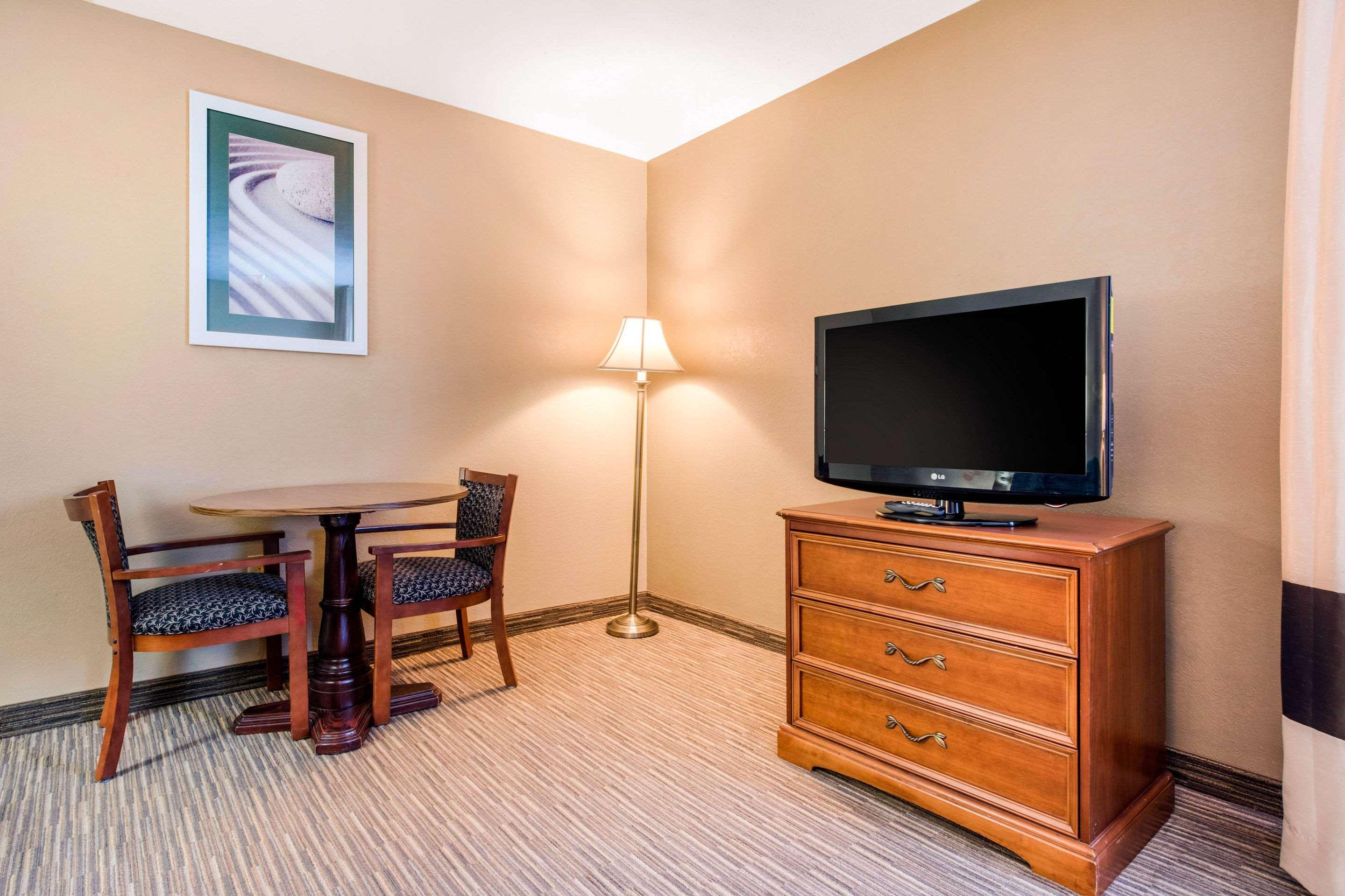 Quality Inn & Suites New Castle Exterior foto